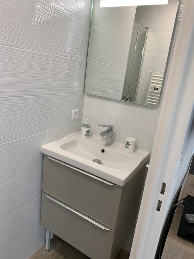 Charmant F1 Centre Mandelieu Avec Piscine Apartment Bagian luar foto